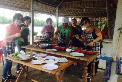 Hoi An Basket Boat Tour y clase de cocina (mercado local, paseos 