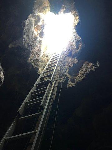 Tour a la cueva con guía local Tour a la cueva con guía local