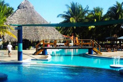 Día en la playa Costa del Sol desde San Salvador