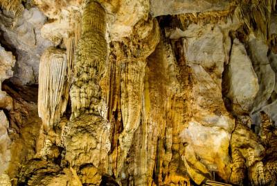 Día completo: GRAN PARAÍSO PARA GRUPOS CUEVA DESDE HUE CITY