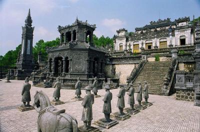 Visita de la ciudad de Hue con conductor privado de habla inglesa Visita de la ciudad de Hue con conductor privado de habla inglesa