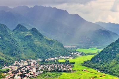 Excursión de un día en grupo pequeño a Mai Chau en autobús limusi Excursión de un día en grupo pequeño a Mai Chau en autobús limusi