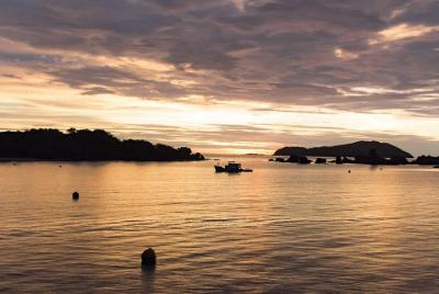 Phu Quoc Island Sunset y Seafood BBQ Night en barco