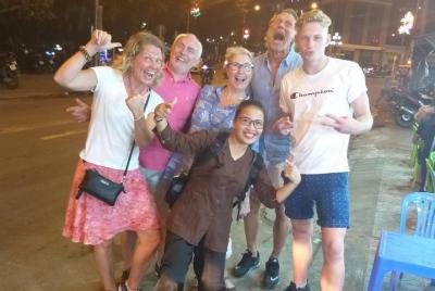 Tour de comida callejera de Phu Quoc por la noche