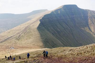 Camina por la montaña más alta de Brecon Beacons, Pen-y-fan Camina por la montaña más alta de Brecon Beacons, Pen-y-fan