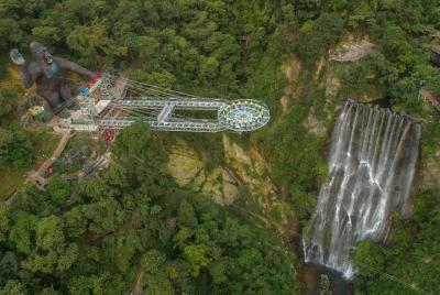 Tour privado de un día al puente de vidrio del cañón Gulong desde Tour privado de un día al puente de vidrio del cañón Gulong desde