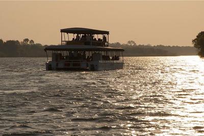 Crucero al atardecer Zambezi en las cataratas Victoria
