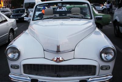 Recorrido por Ereván con bebidas en el automóvil de Stalin con fo