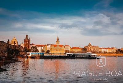 Crucero de 3 horas con cena de Prague Boats Crucero de 3 horas con cena de Prague Boats