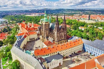 Visita de medio día a Praga, incluido crucero por el río Moldava Visita de medio día a Praga, incluido crucero por el río Moldava