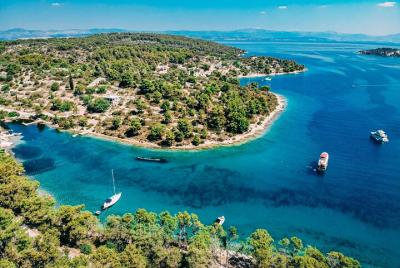Tour de tres islas desde Split (naufragio, Blue Lagoon, Maslinica Tour de tres islas desde Split (naufragio, Blue Lagoon, Maslinica