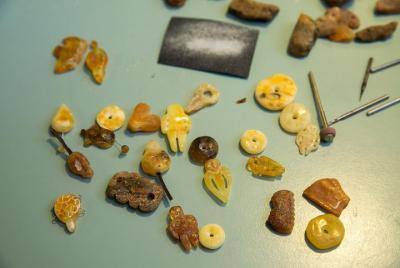 Taller privado de ámbar: antiguos tesoros marinos a tu alcance