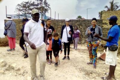 Combinación de PINK LAKE y PUEBLO PESQUERO de día completo