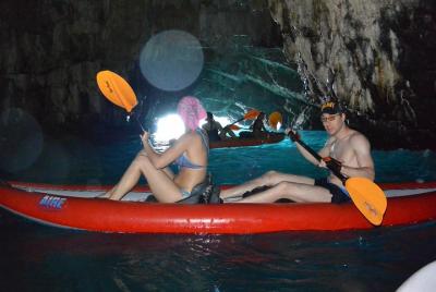 Excursión de medio día a la Cueva Azul en kayak y buceo de superf