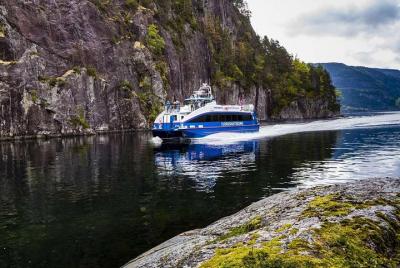 Crucero Mostraumen y Osterfjord - Tour redondo desde Bergen Crucero Mostraumen y Osterfjord - Tour redondo desde Bergen