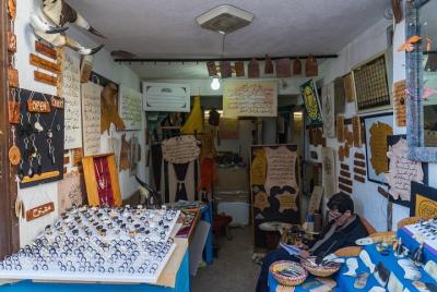 Taller de caligrafía de cuero o madera