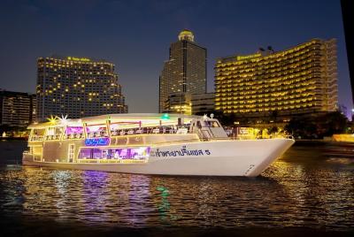 Bangkok: cena de 2 horas de crucero en la princesa Chao Phraya