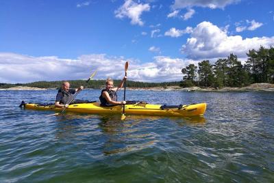 Tour de 1 día en kayak por el archipiélago de Estocolmo para grup Tour de 1 día en kayak por el archipiélago de Estocolmo para grup