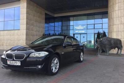 Traslado Aeropuerto de Minsk - Centro de la ciudad en BMW 5 con c
