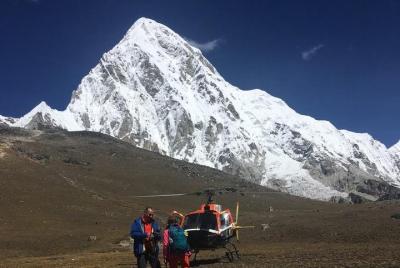 Recorrido en helicóptero por el campamento base del Everest con v