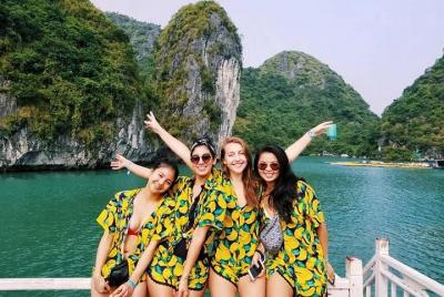 Noche en Halong Bay Cruise con Hanoi Hotel Pickup Noche en Halong Bay Cruise con Hanoi Hotel Pickup