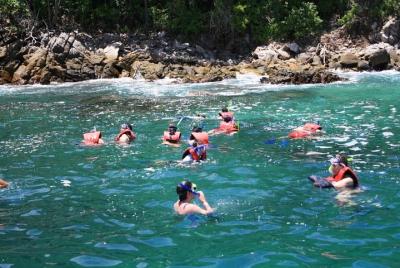 Camine y practique snorkel en el Parque Nacional HT