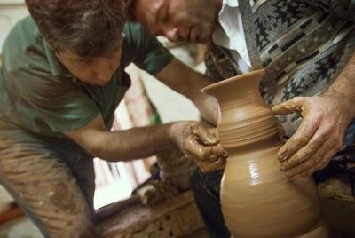 ARTESANÍAS ANTIGUOS: 2 horas Taller de cerámica con artesanos loc