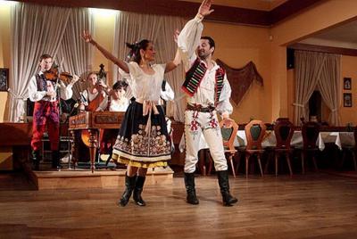 Noche de folklore con cena tradicional checa en Praga