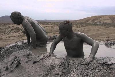 Baño de barro y tour de Gobustán (cerveza incluida con refrigerio