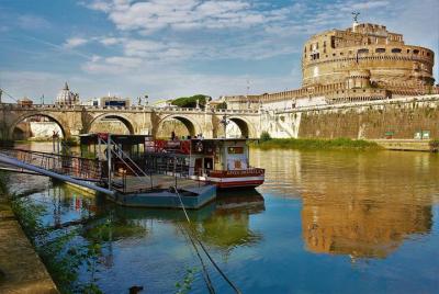 Hop On Hop Off 24h Crucero por el río Roma Hop On Hop Off 24h Crucero por el río Roma