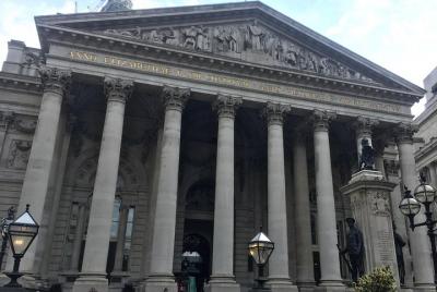 Explora las antiguas callejuelas siguiendo los pasos de Dickens A