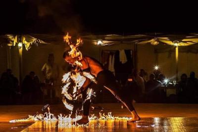 Tour guiado de un día a Desert Safari-Dune Bashing con cena en Du