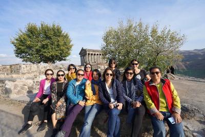 Tour en grupo: templo Garni, monasterio Geghard y repostería Lava