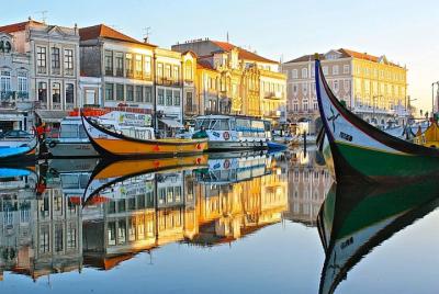 Tour de medio día en grupo pequeño de Aveiro y Costa Nova desde O