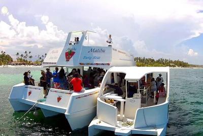 Fiesta en barco de Malibú con DJ
