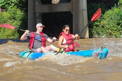 Recorrido francés en kayak por el río Broad en Asheville