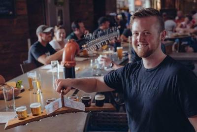 Curva combinada de vistas y cervecería de la ciudad