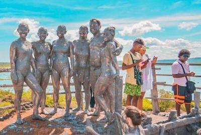 Lodoterapia en el Volcan del Totumo en Cartagena de Indias 
