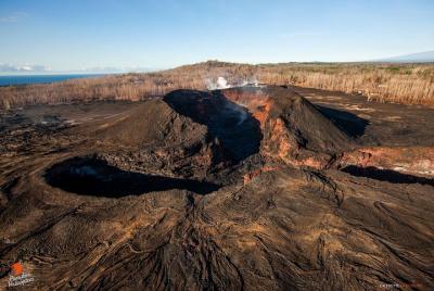 Volcanes y cascada Extremo: 45 minutos de vuelo en helicóptero si Volcanes y cascada Extremo: 45 minutos de vuelo en helicóptero si