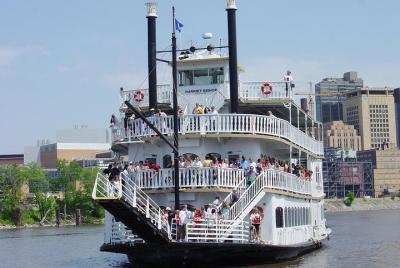 Tour a Minneapolis y crucero por el río Mississippi Tour a Minneapolis y crucero por el río Mississippi