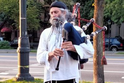 Experimente y aprenda sobre la vida y la cultura de las personas  Experimente y aprenda sobre la vida y la cultura de las personas