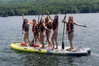 Alquileres: SUPSQUATCH de medio día (6+ personas) Alquileres: SUPSQUATCH de medio día (6+ personas)