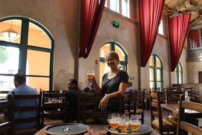 Recorrido por la cervecería: autopista del lúpulo del norte del c