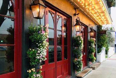 High Society II: Combo Walking Tour con arte y vino High Society II: Combo Walking Tour con arte y vino