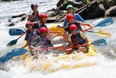 Tour de aventura de rafting en el río Ocoee medio