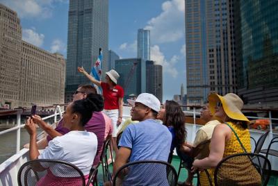 Crucero fluvial por el Chicago Architecture Center a bordo de la  Crucero fluvial por el Chicago Architecture Center a bordo de la
