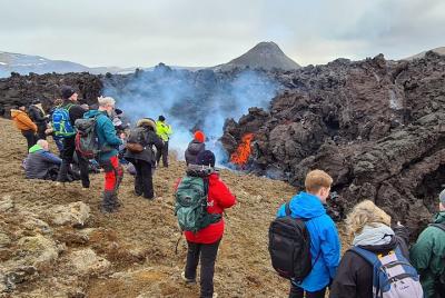 Tour volcánico de día completo Geldingadalir Eruption y Reykjanes Tour volcánico de día completo Geldingadalir Eruption y Reykjanes
