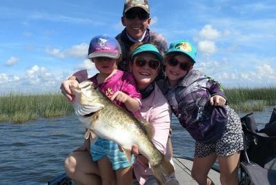 Viaje de pesca en el lago Okeechobee cerca de Fort Myers Viaje de pesca en el lago Okeechobee cerca de Fort Myers