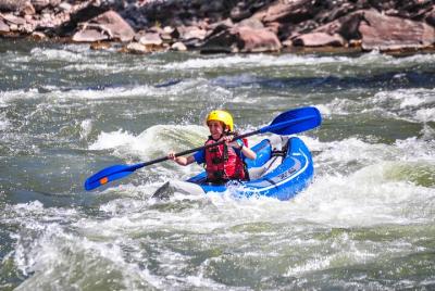 Aventura guiada en kayak inflable