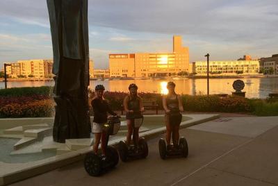 Green Bay Sunset Segway Tour en el río Fox Green Bay Sunset Segway Tour en el río Fox